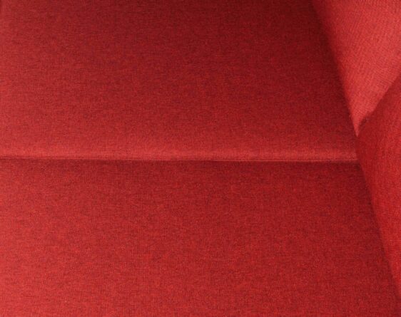 Sofa seccional Tai derecho Fur rojo tapiz Sofa seccional Tai derecho Fur rojo tapiz