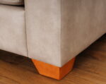 sofa monaco 3 cuerpos bonded beige 30% detalle pata