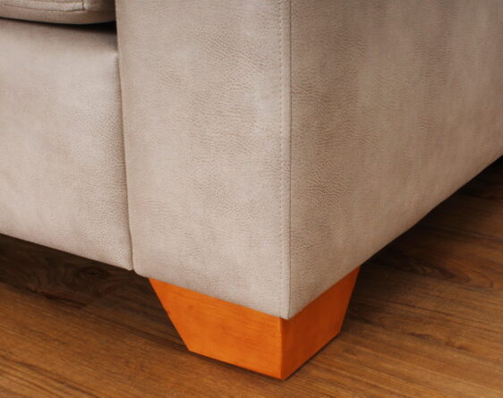 sofa monaco 3 cuerpos bonded beige 30% detalle pata sofa monaco 3 cuerpos bonded beige 30% detalle pata
