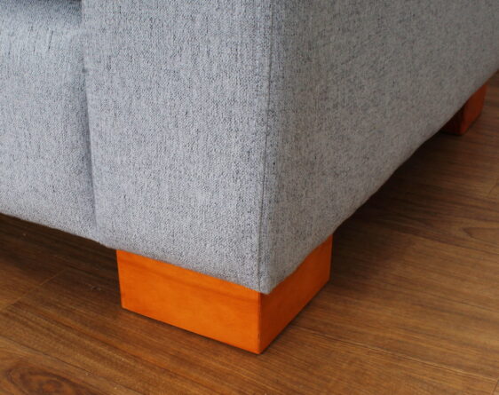 sofa monaco 3 cuerpos manhattan gris detalle pata