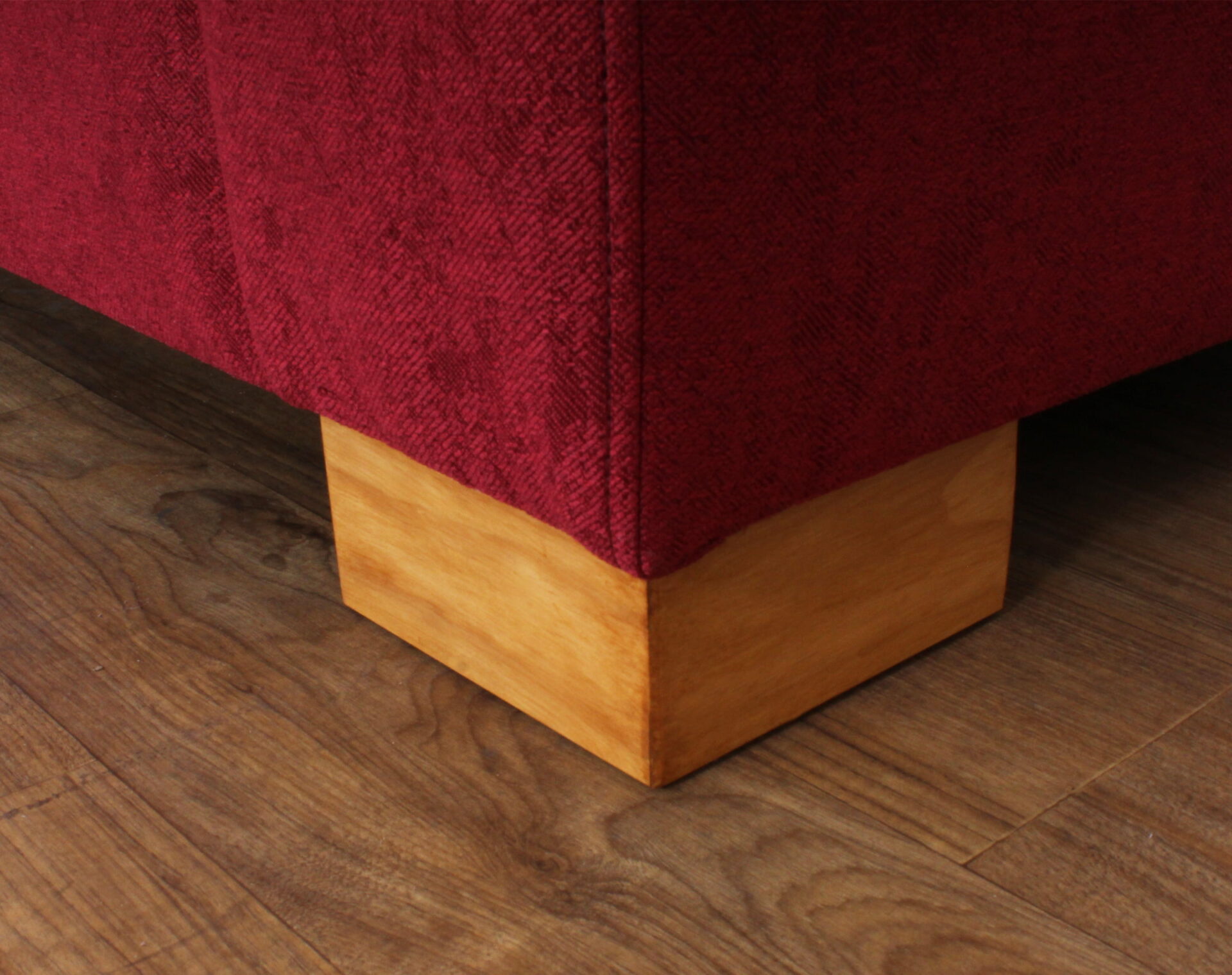 sofa sidelli rojo detalle pata