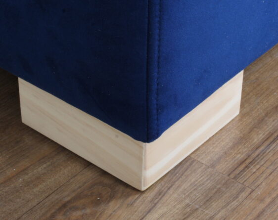 pouf cuadrado velluti azul detalle pata