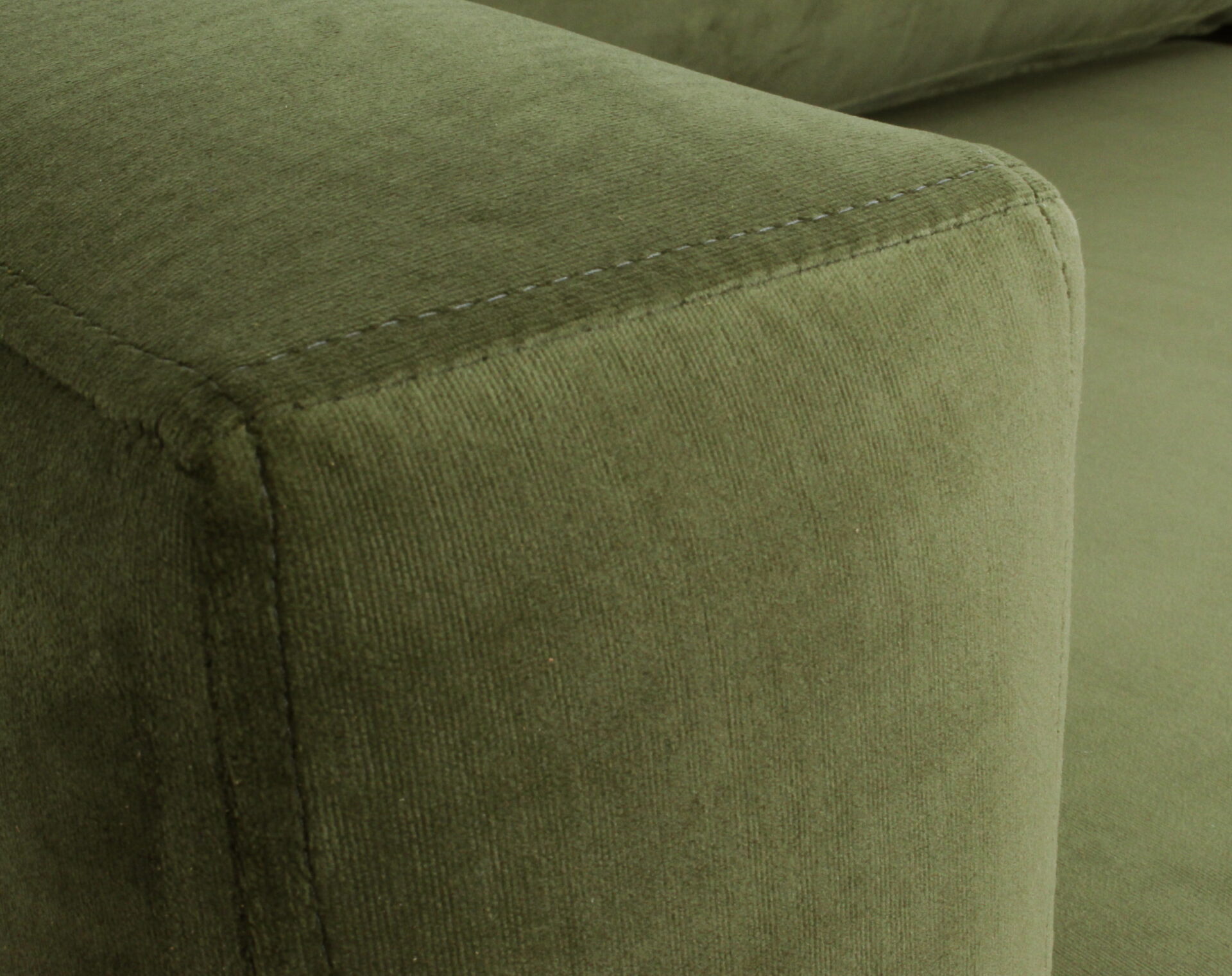 sofa tai 180 felpa verde musgo 4