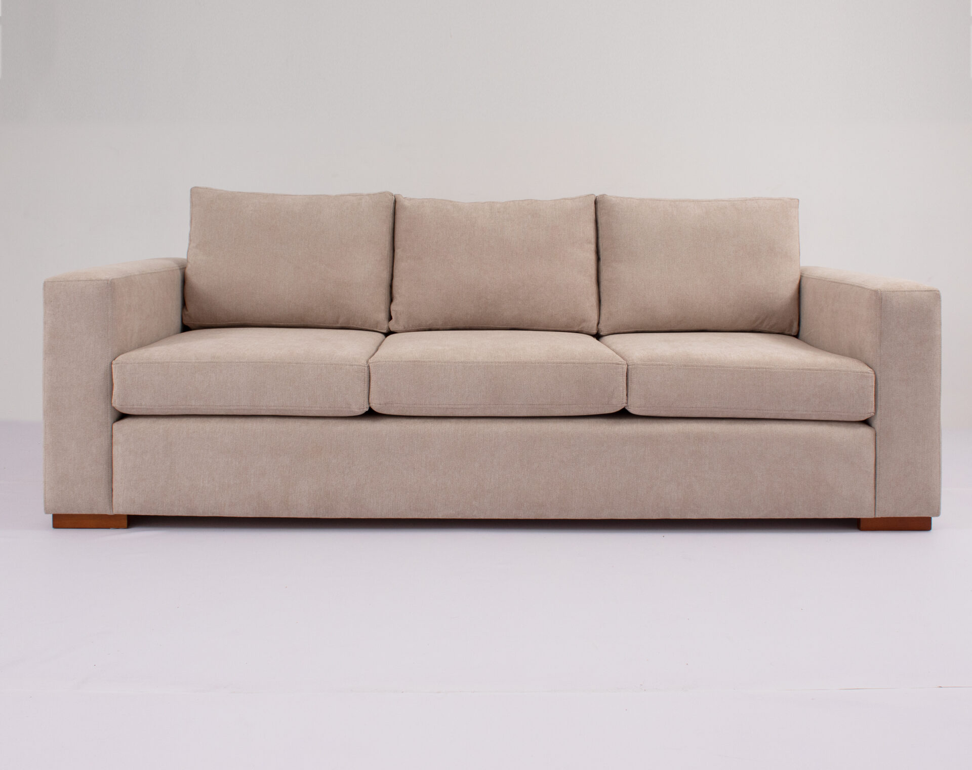 sofa 3 cuerpois finesse beige pata cedro frente