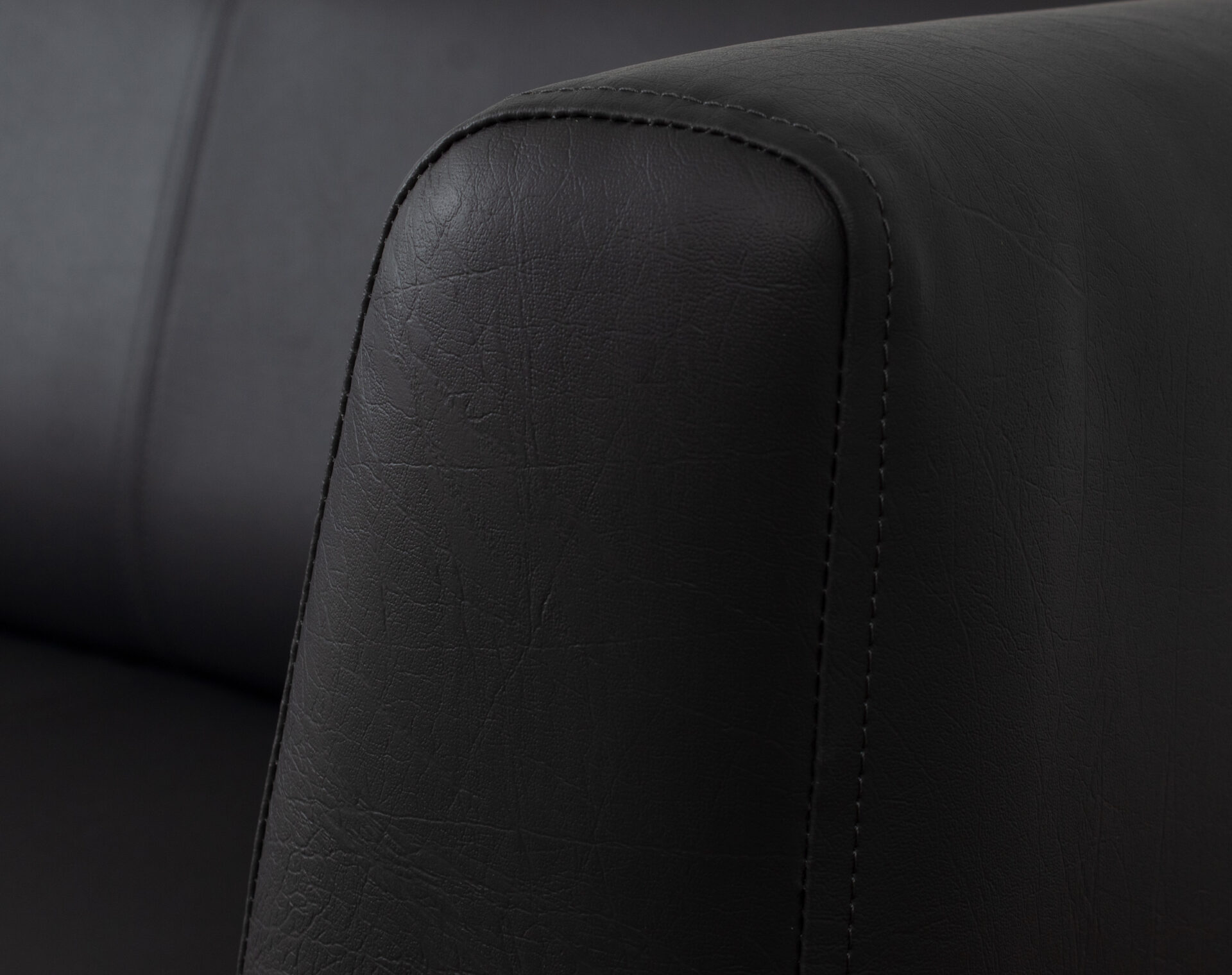 sofa asiento y respaldo incorporado cuero sintetico modularis y zocalo lamitech lateral