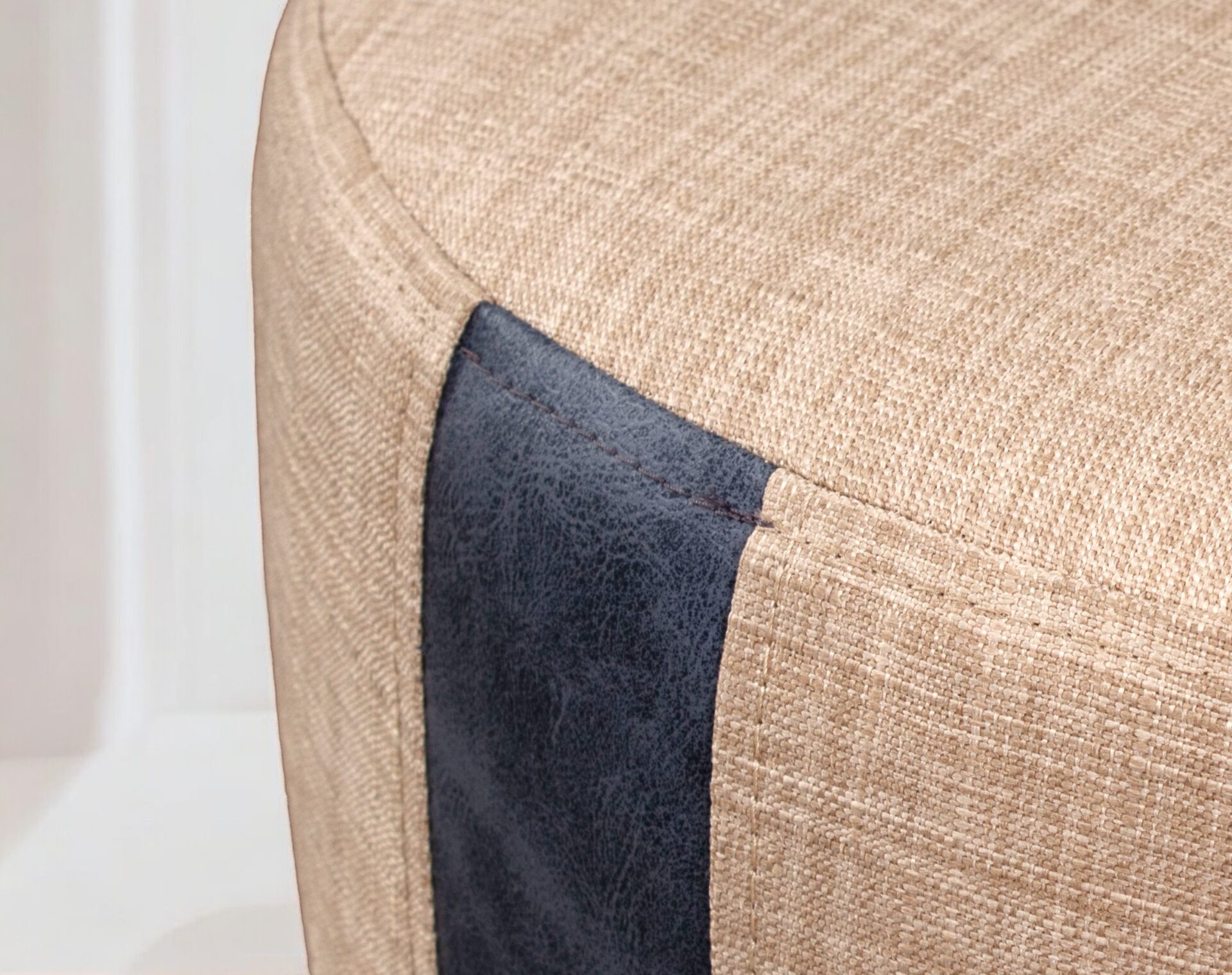 pouf blas bariloche arena y cuero sintetico terra pro azul detalle2 photoroom