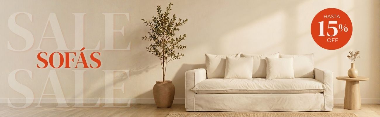 Sofá beige en salón con oferta especial