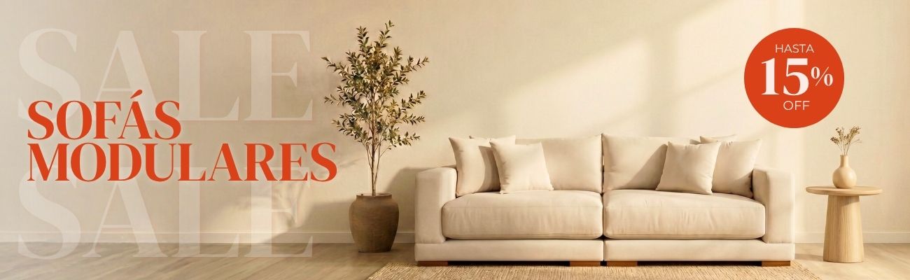 Sofá modular beige en salón minimalista